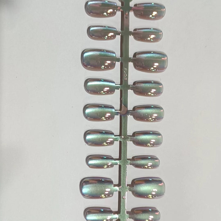 Iridescent Press-On Nail Art Set Karnz