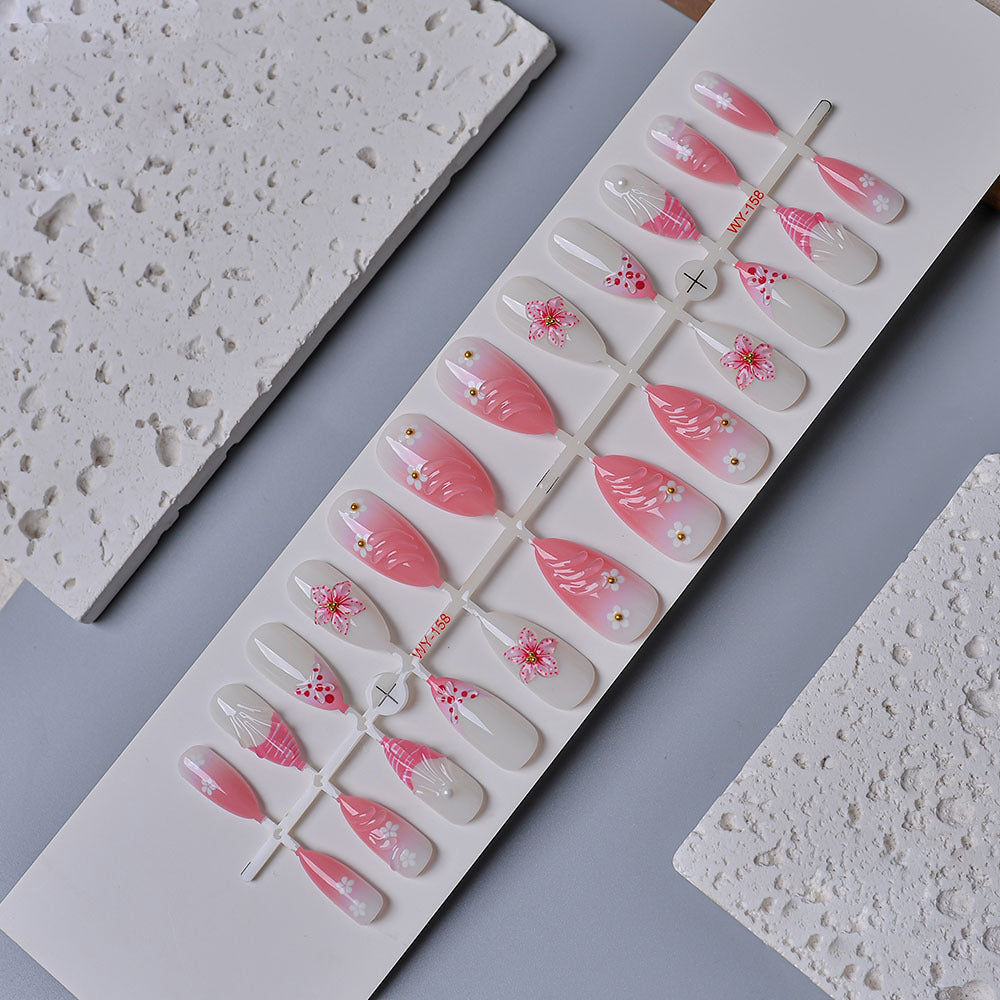 Künstlerisches Floral Press-On Nagelset Karnz
