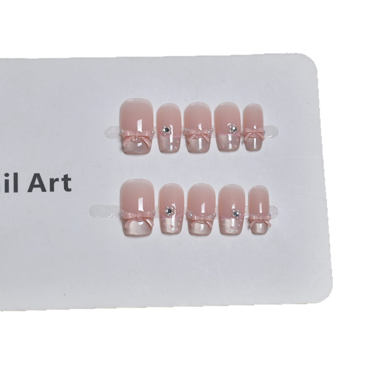 Elegante französische Spitze Aufkleber-Nagelkunst mit Schleifenakzenten Karnz