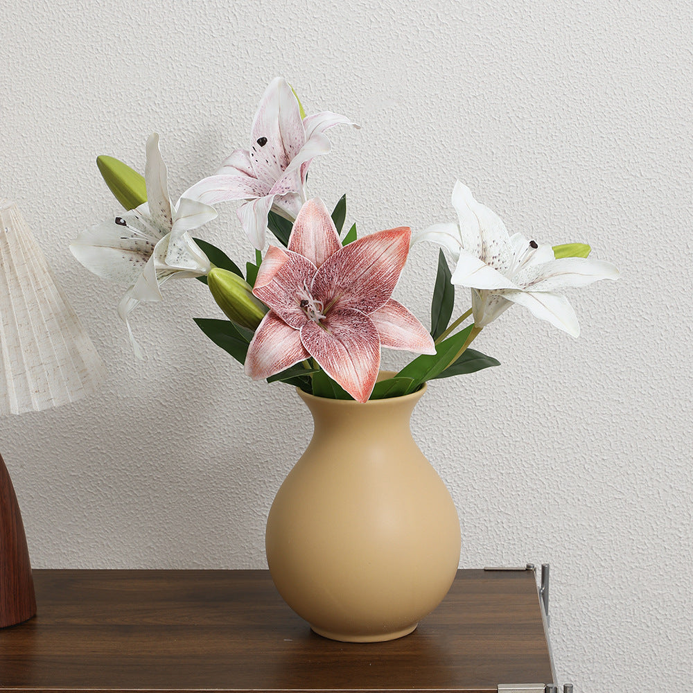 Künstlicher Lilienstrauß mit realistischen Details Karnz