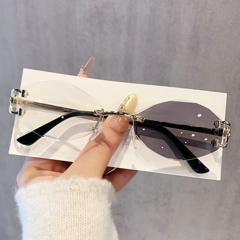 Damen futuristische Sonnenbrille mit auffälligem Hexagonalrahmen und hochwertigen Glitzerakzenten Karnz