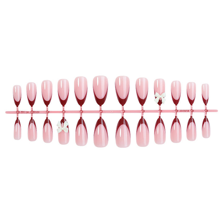 Kunstnagelset mit kreativem French-Tip Design und niedlichen Schleifen Karnz