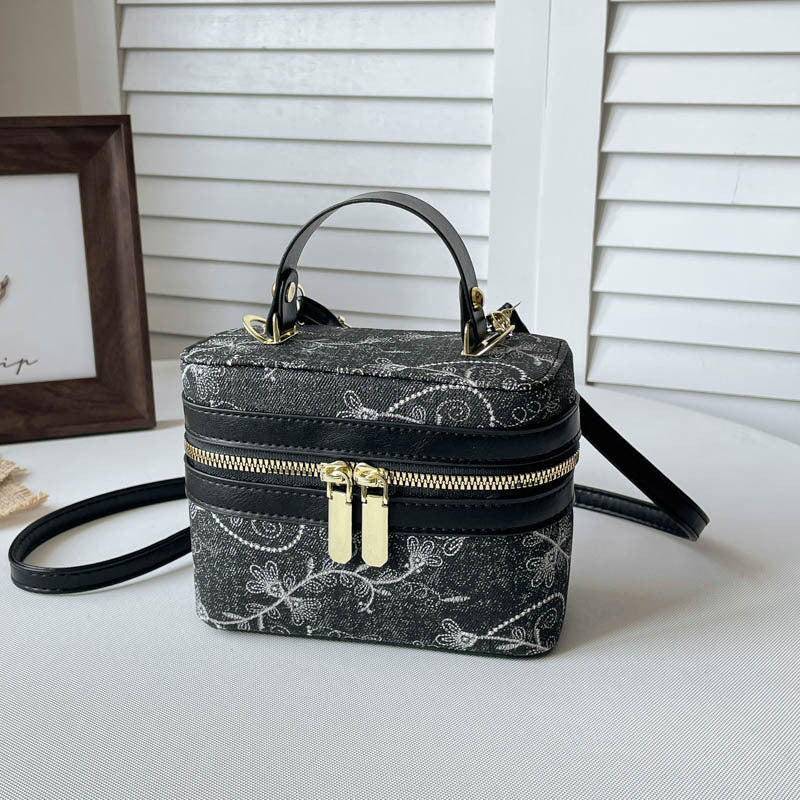 Blumenverzierte Kosmetiktasche