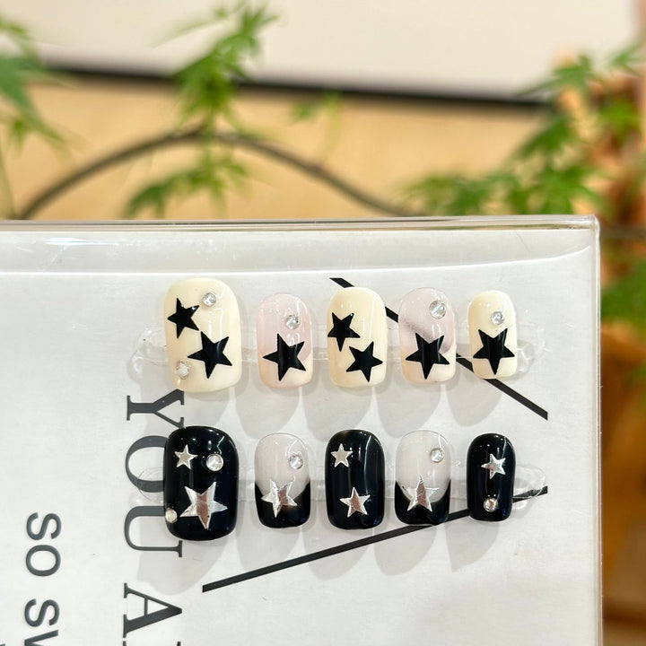 Dekorative mit Sternen verziertes Press-On Nagelset