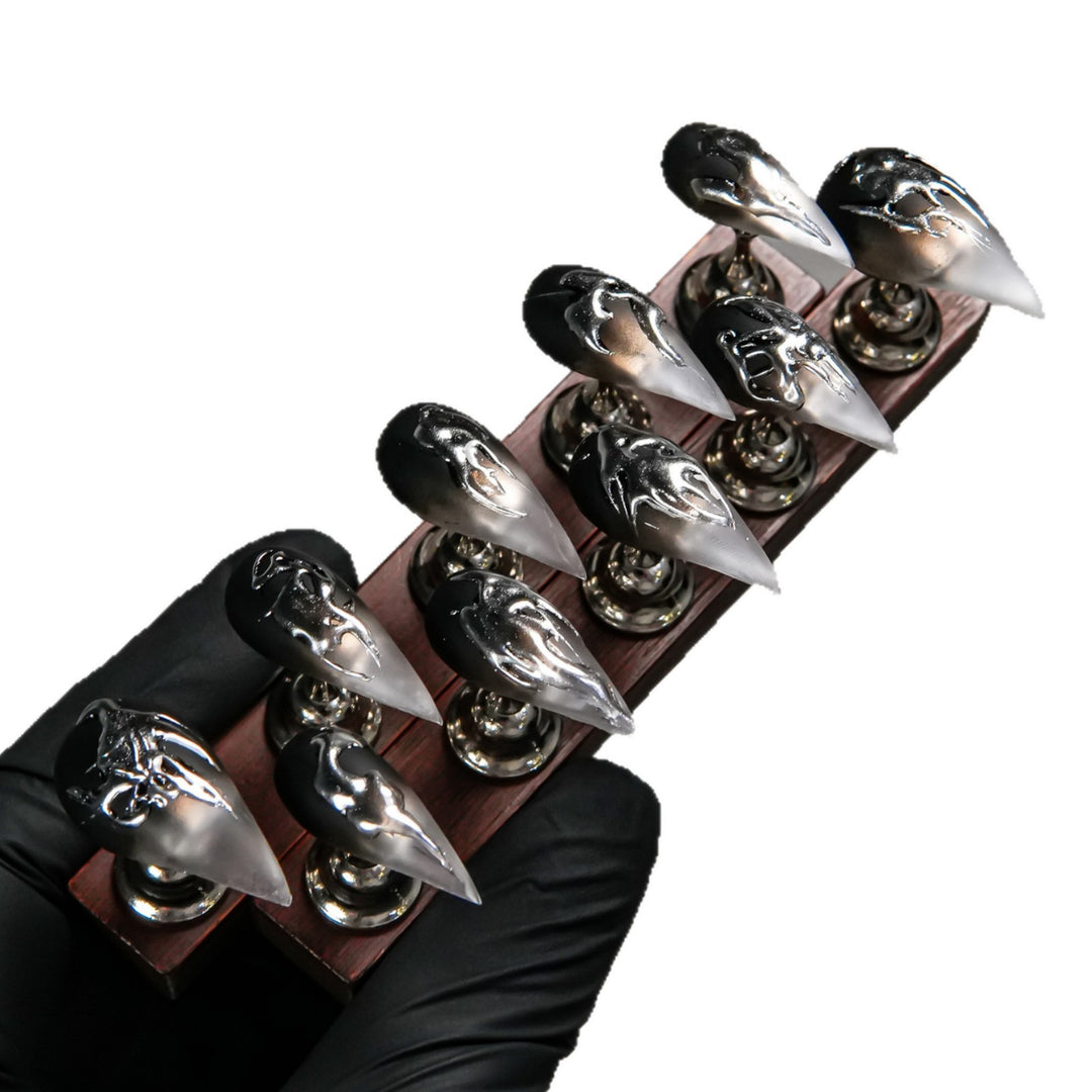 Künstlerisches Stilett-Press-On-Nagelset mit einzigartigem gotischem Design