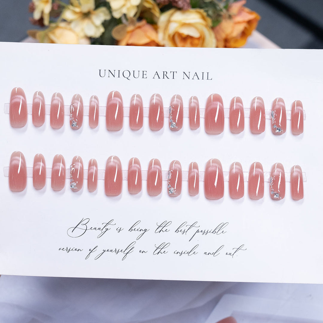 Elegantes mit Kristallen verziertes Press-On-Nagelkunst-Set