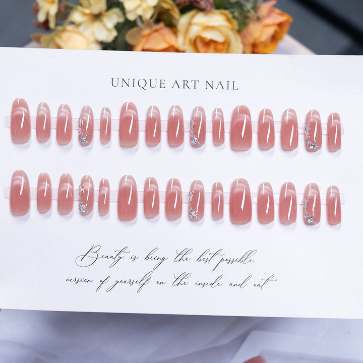 Elegantes mit Kristallen verziertes Press-On-Nagelkunst-Set