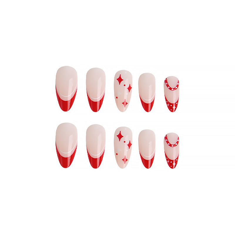Kunstvolle Nagelspitzen mit Herz-Design Karnz