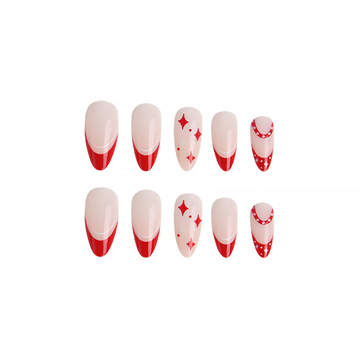 Kunstvolle Nagelspitzen mit Herz-Design Karnz