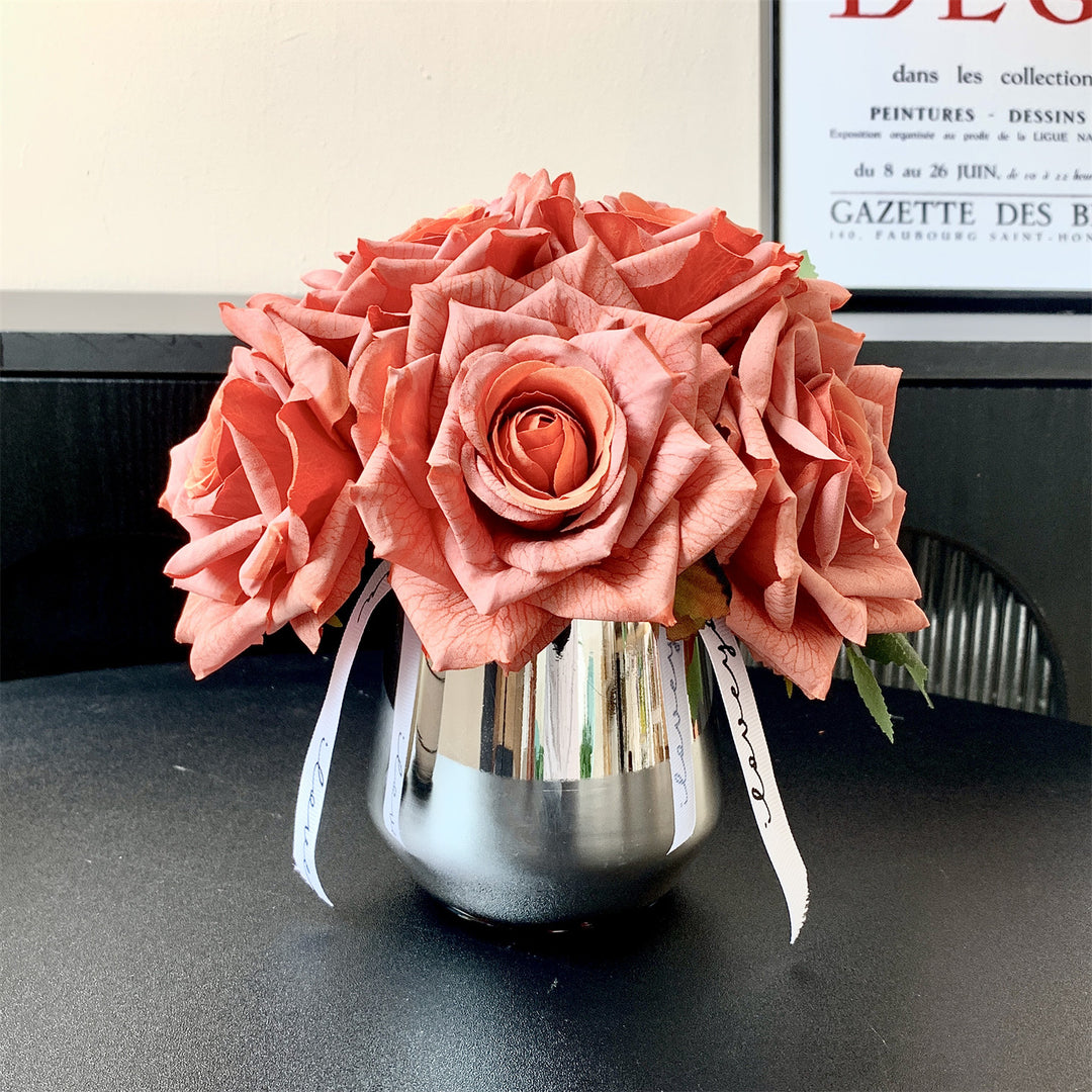 Elegantes Seidenblumenbouquet