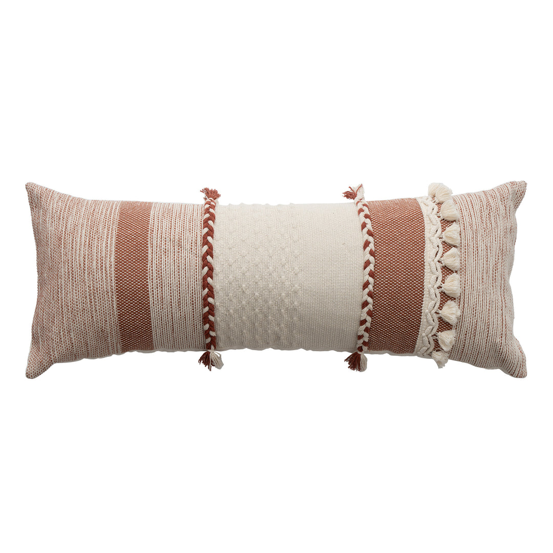 Rechteckiges Boho-Lumbar-Kissen mit geflochtenen Bändern und Quasten