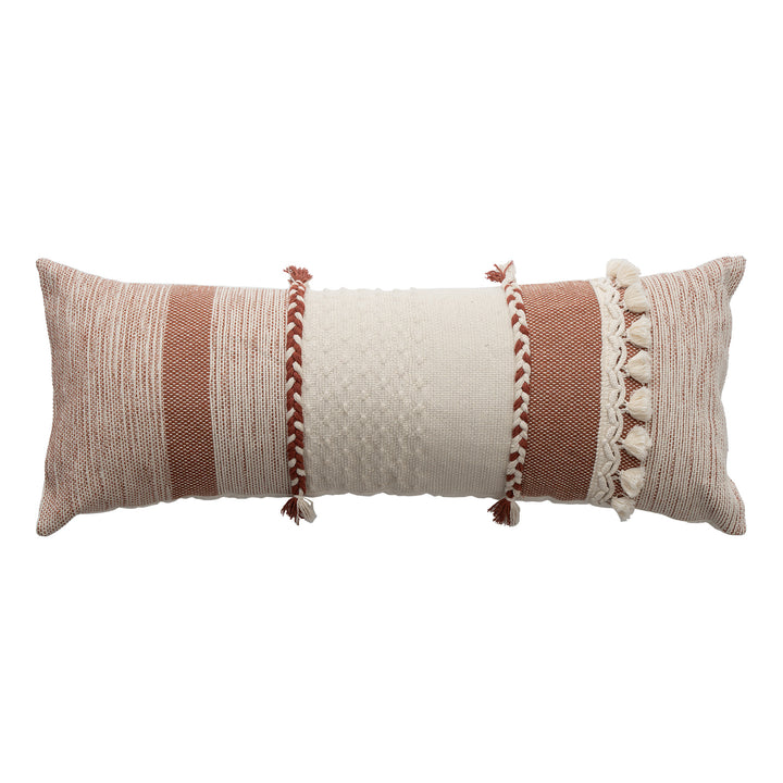 Rechteckiges Boho-Lumbar-Kissen mit geflochtenen Bändern und Quasten