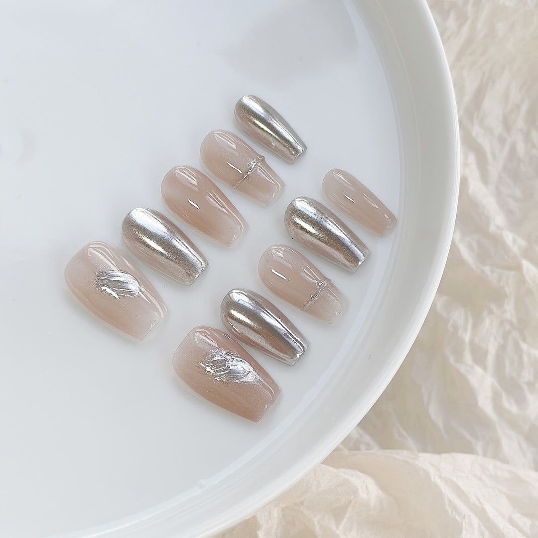 Premium Press-On Nagelkunst mit metallischem und glänzendem Finish