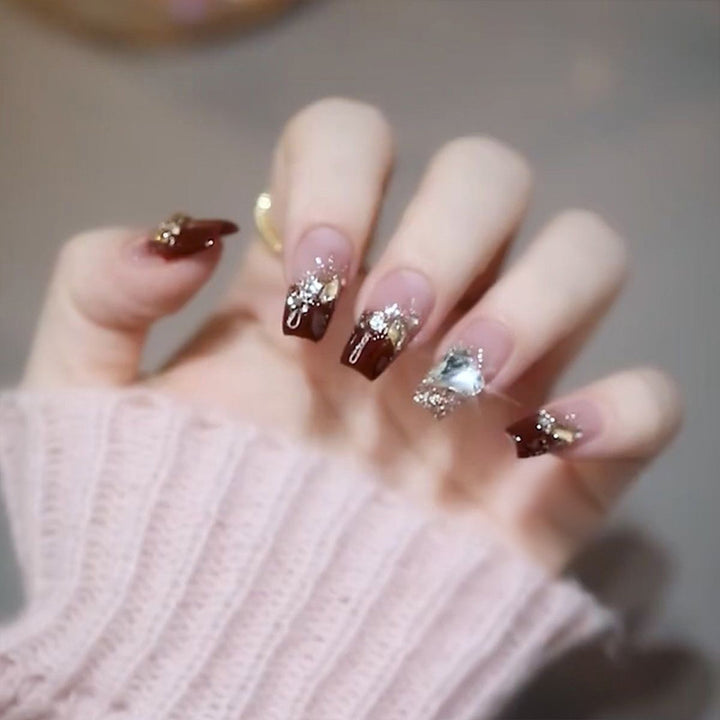 Dekoratives Press-On Nagelkunst-Set Karnz