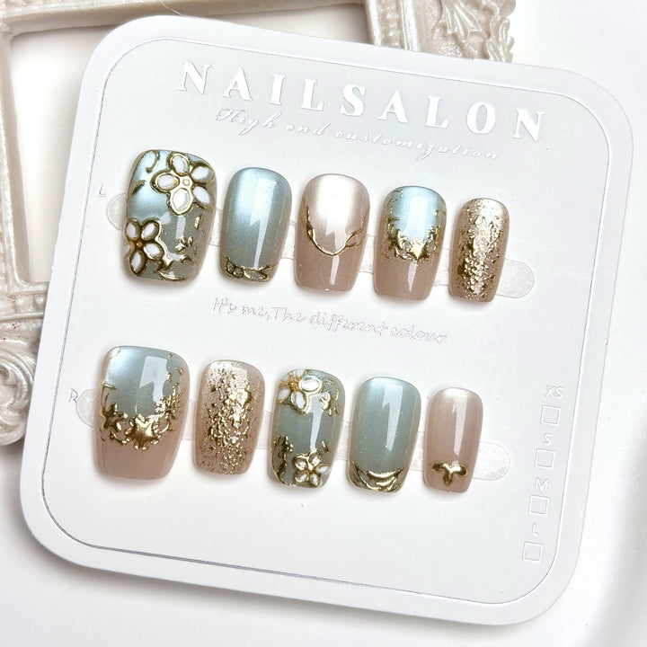 Künstlerisches Press-On-Nagelset mit elegantem Blumendesign