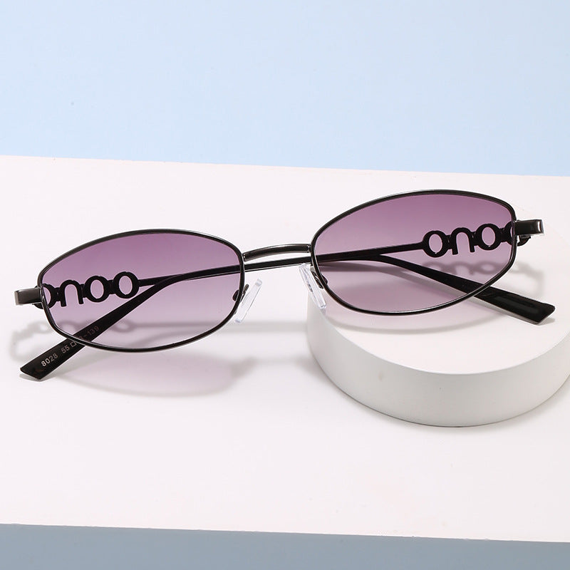 Modische Sonnenbrille Im Eleganten Ovaldesign Karnz