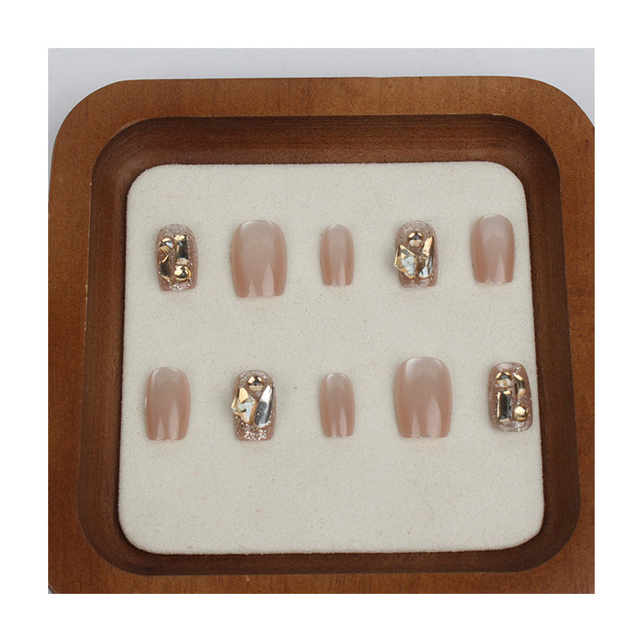 Glamouröse Press-On Nagelkunst mit Rhinestone-Akzenten