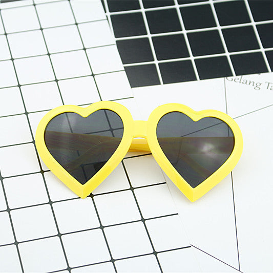Damen Herzförmige Sonnenbrille im modernen Design Karnz