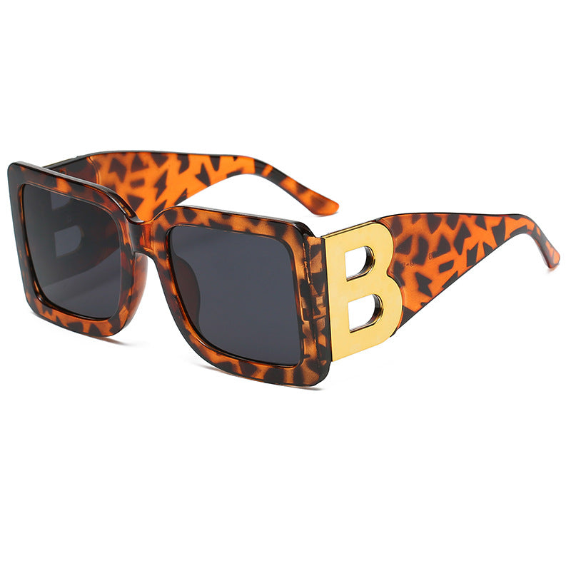 Damen Oversized Sonnenbrille mit dekorativem Rahmen Karnz