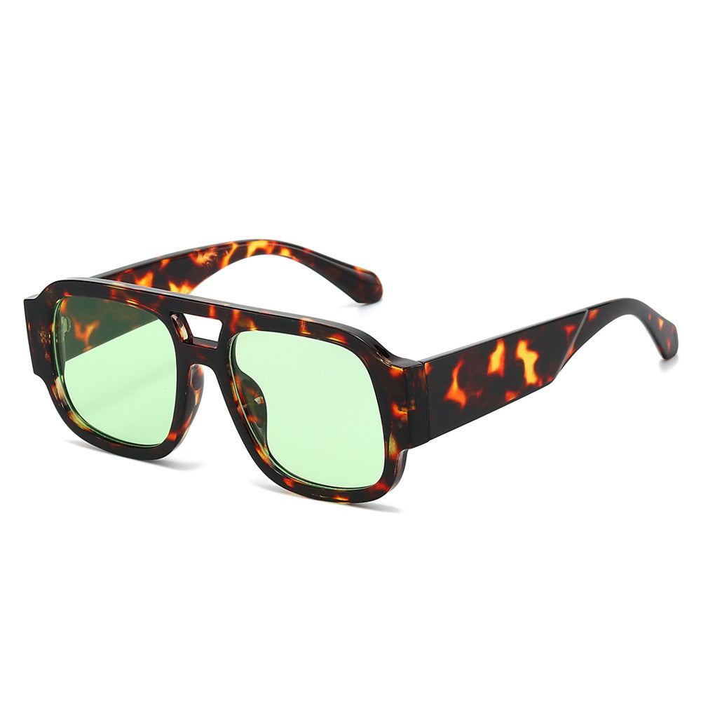 Moderne retro-inspirierte quadratische Sonnenbrillen Karnz