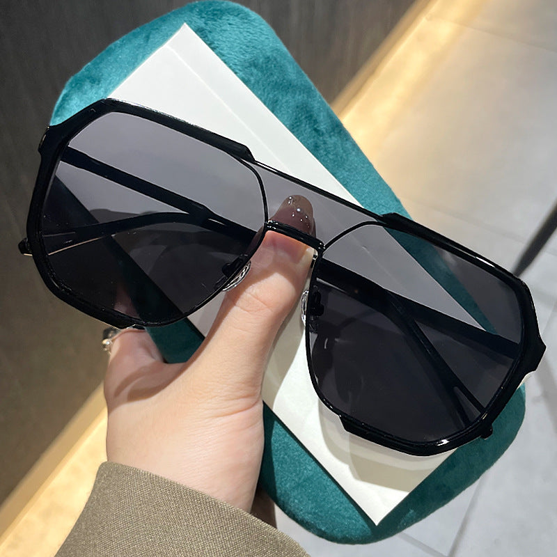 Damen geometrische Sonnenbrille mit besonderem Rahmen und UV-Schutz Karnz