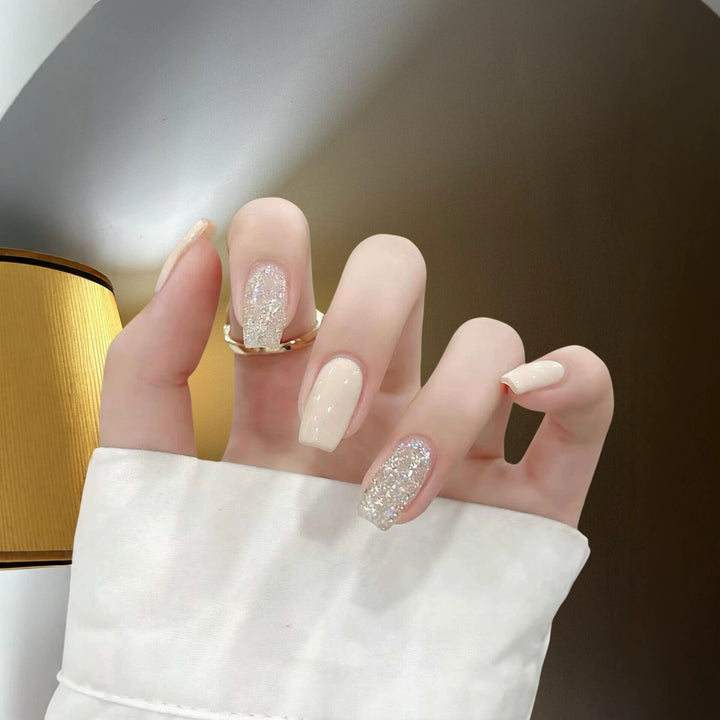 Glitzernde Press-On Nagelverlängerungen