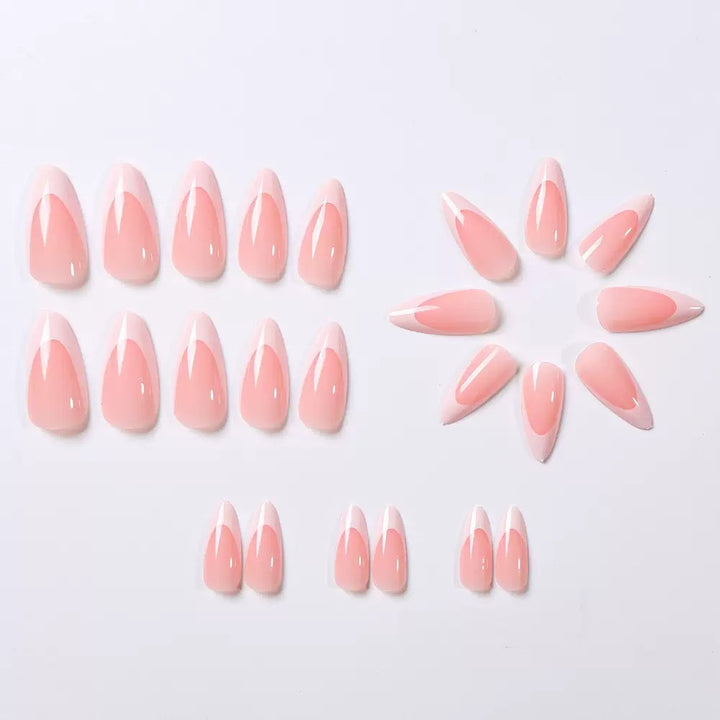 Kunstnagelset mit elegantem französischen Design und Gloss Effekt Karnz