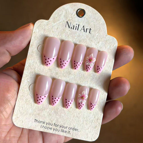 Künstlerisches Floral-Akzent Press-On Nail Set Karnz 1787294359