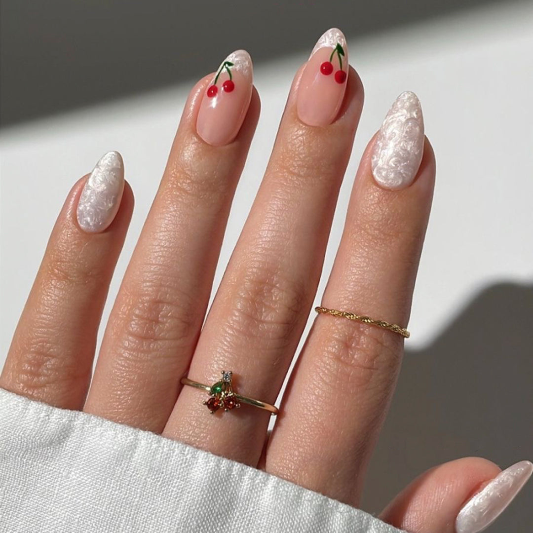 Kunstvolle Nagelverlängerungen mit fruchtigem Design Karnz