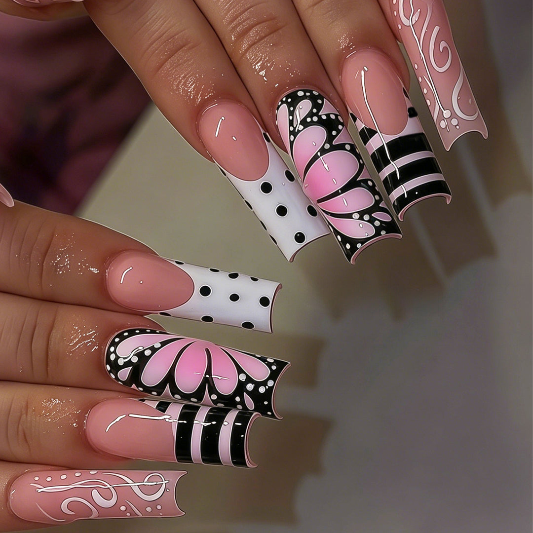 Künstlerisches Schmetterling Nageldesign Karnz