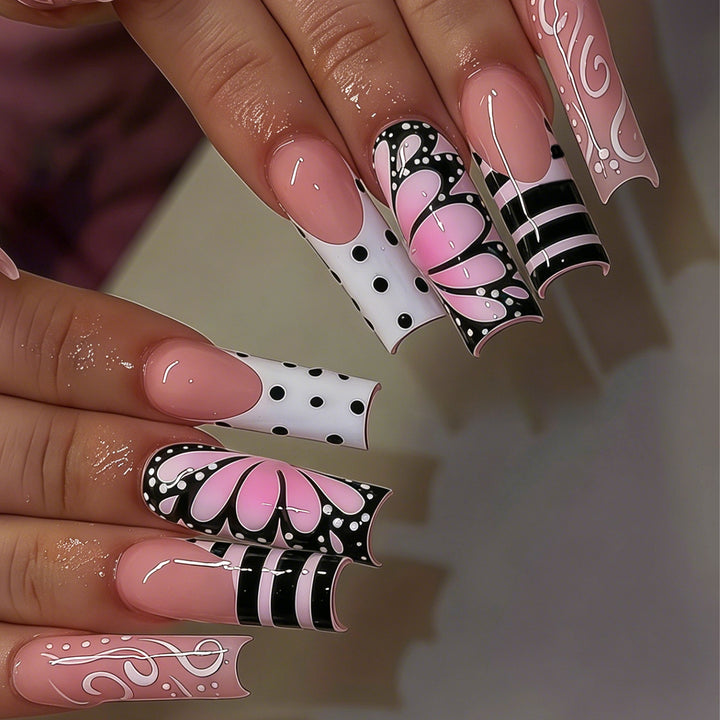 Künstlerisches Schmetterling Nageldesign Karnz
