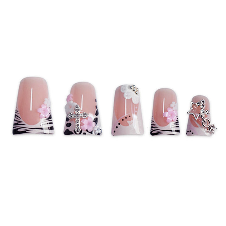 Künstlerische Nagelkunst Karnz