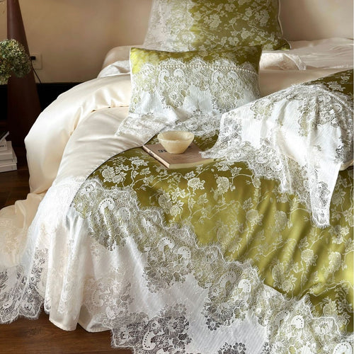 Satiniertes Bettwäsche-Set mit floraler Jacquardstruktur und feiner Spitzenbordüre
