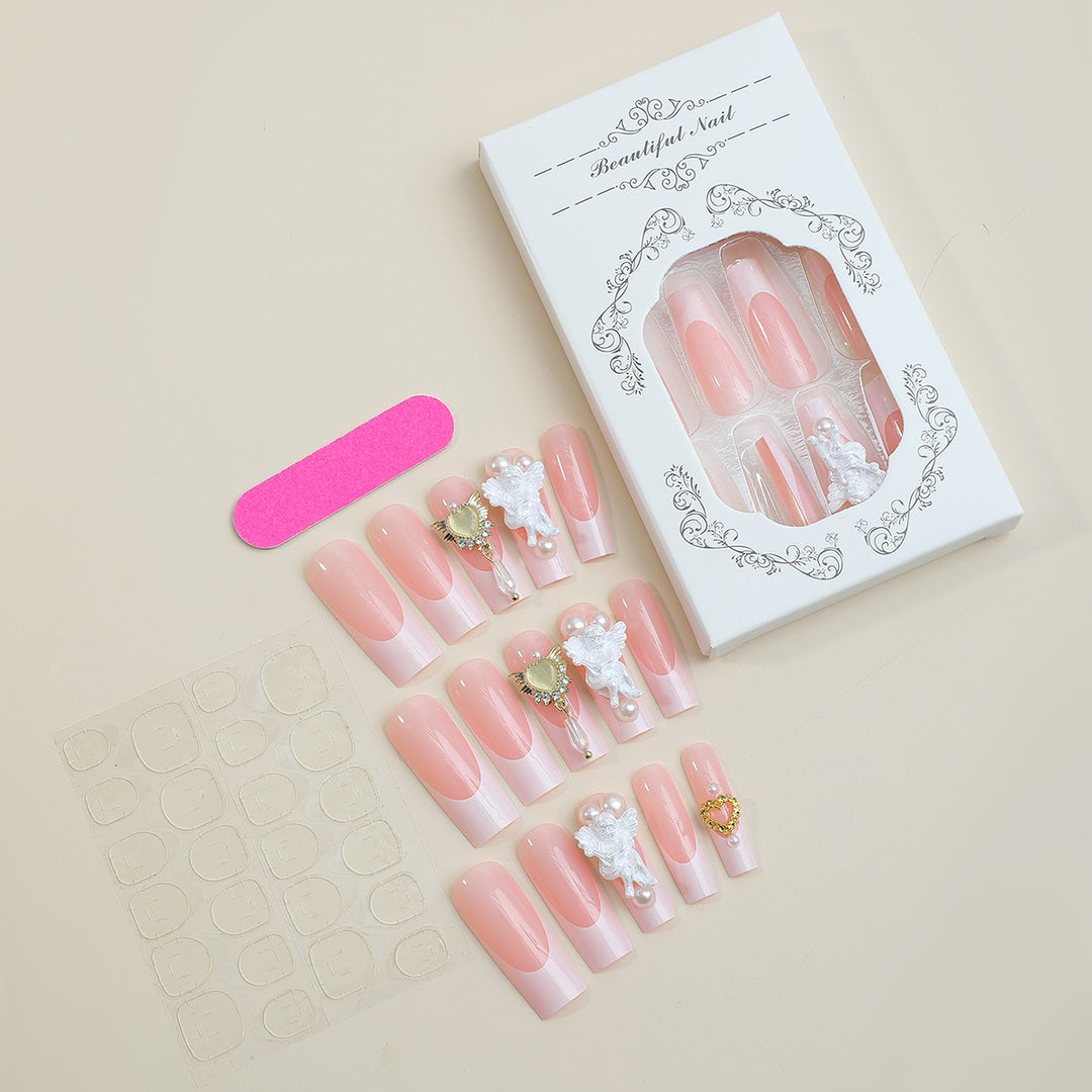 Dekoratives Press-On Nagelset mit 3D Akzenten Karnz
