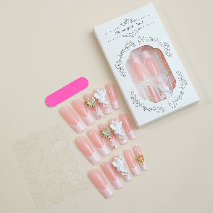 Dekoratives Press-On Nagelset mit 3D Akzenten Karnz