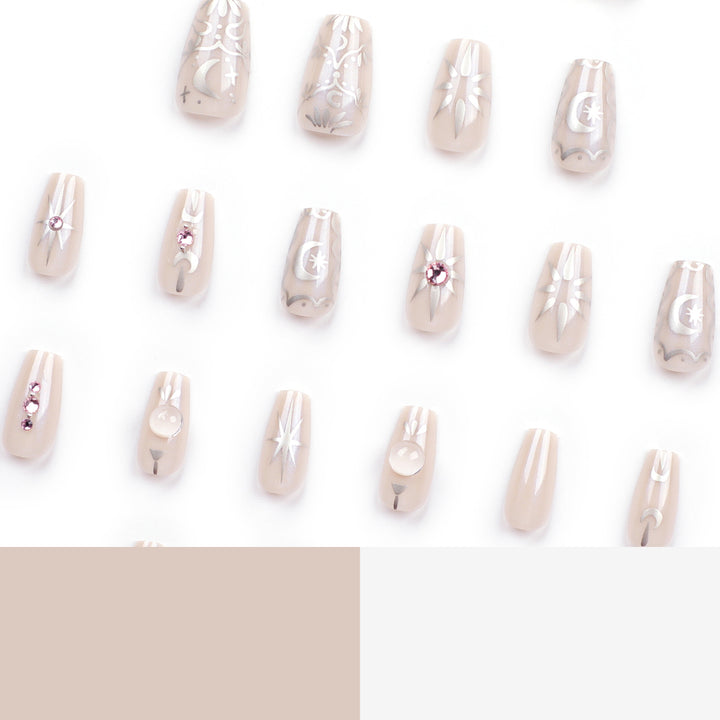 Künstliche Nagelkunst mit eleganten Strass- und Glitzereffekten Karnz