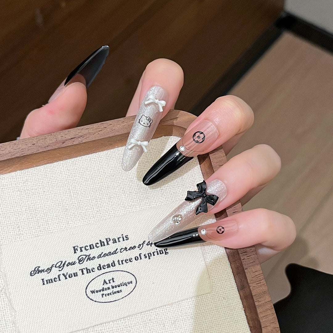 Kreatives Theme Press-On Nagelkunst Karnz