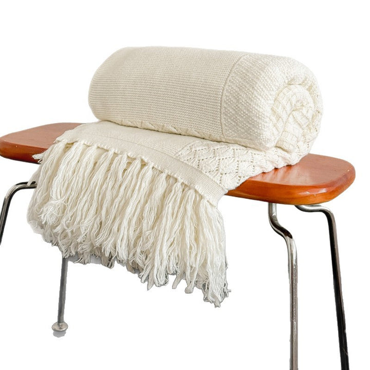 Gestrickte Wohndecke mit Zopfmuster, Fransen und weichem Baumwollmix