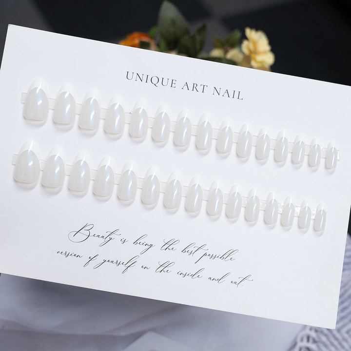 Elegantes mandelförmiges Press-On-Nagel-Set