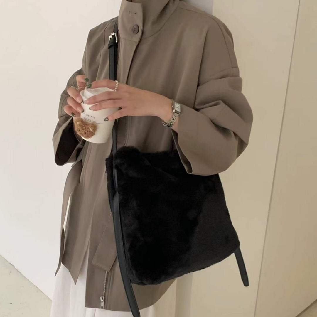 Zeitgenössische Kunstpelz-Handtasche