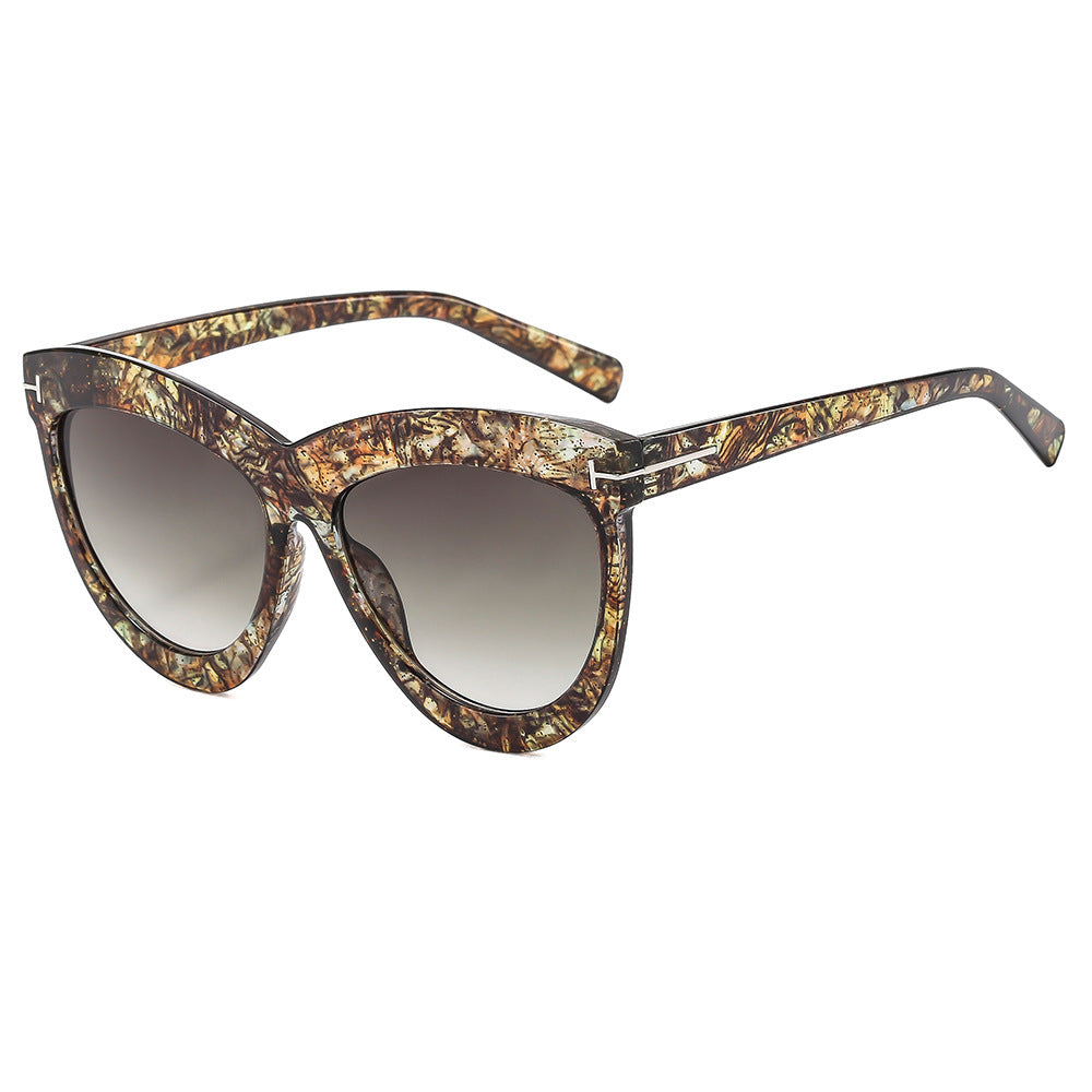 Stilvolle Katzenaugen-Sonnenbrille mit schlanken Metallakzenten Karnz