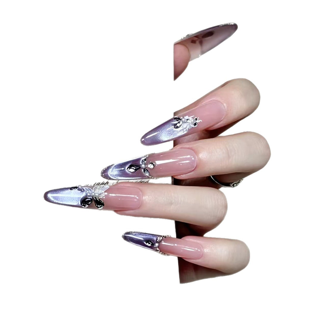 Dekorative Nagelkunst