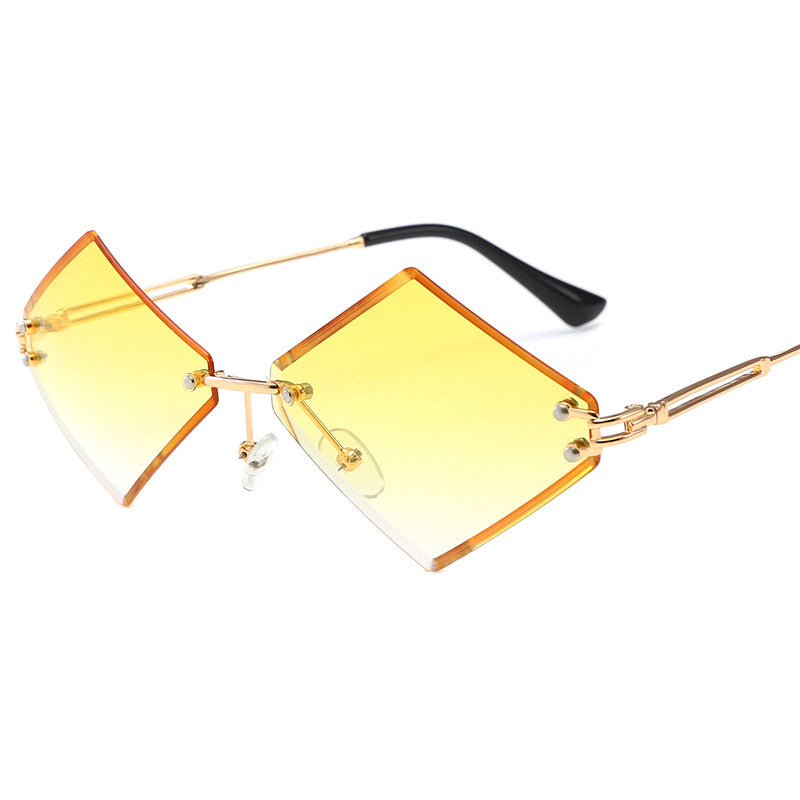 Damen modische geometrische Sonnenbrille mit verspiegelten Gläsern Karnz
