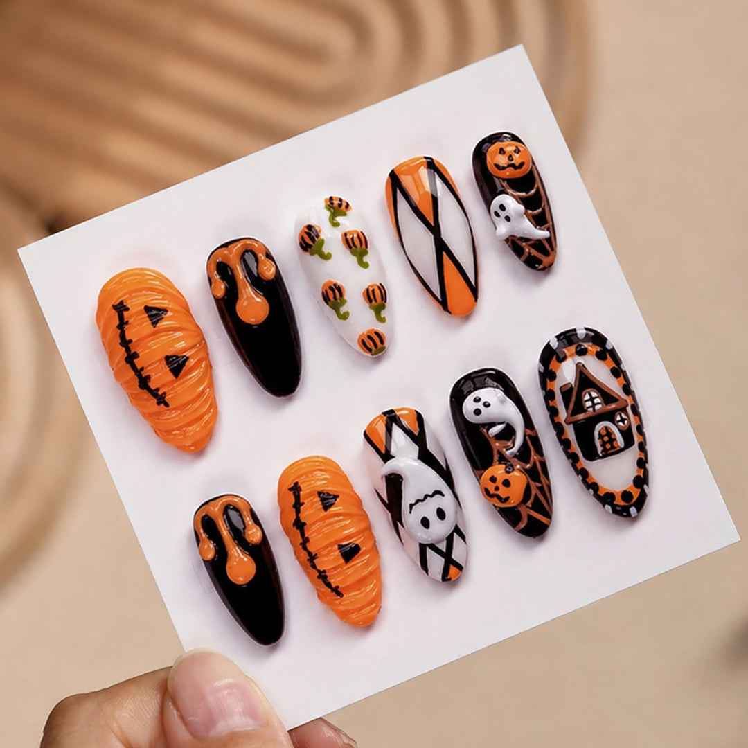 Kunstnagelset im Halloween-Design Karnz