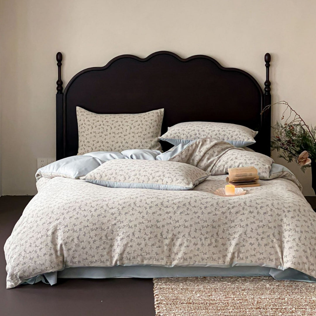 Leichtes Baumwollsatin Bettbezug Set mit Mini Botanischem Allover Druck und Wendemuster Uni Rückseite