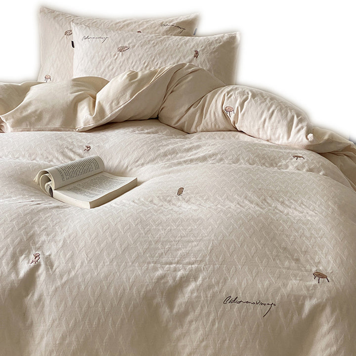 Gesteppte Bettgarnitur aus Bio-Baumwolle mit dezent bestickten Mini-Motiven