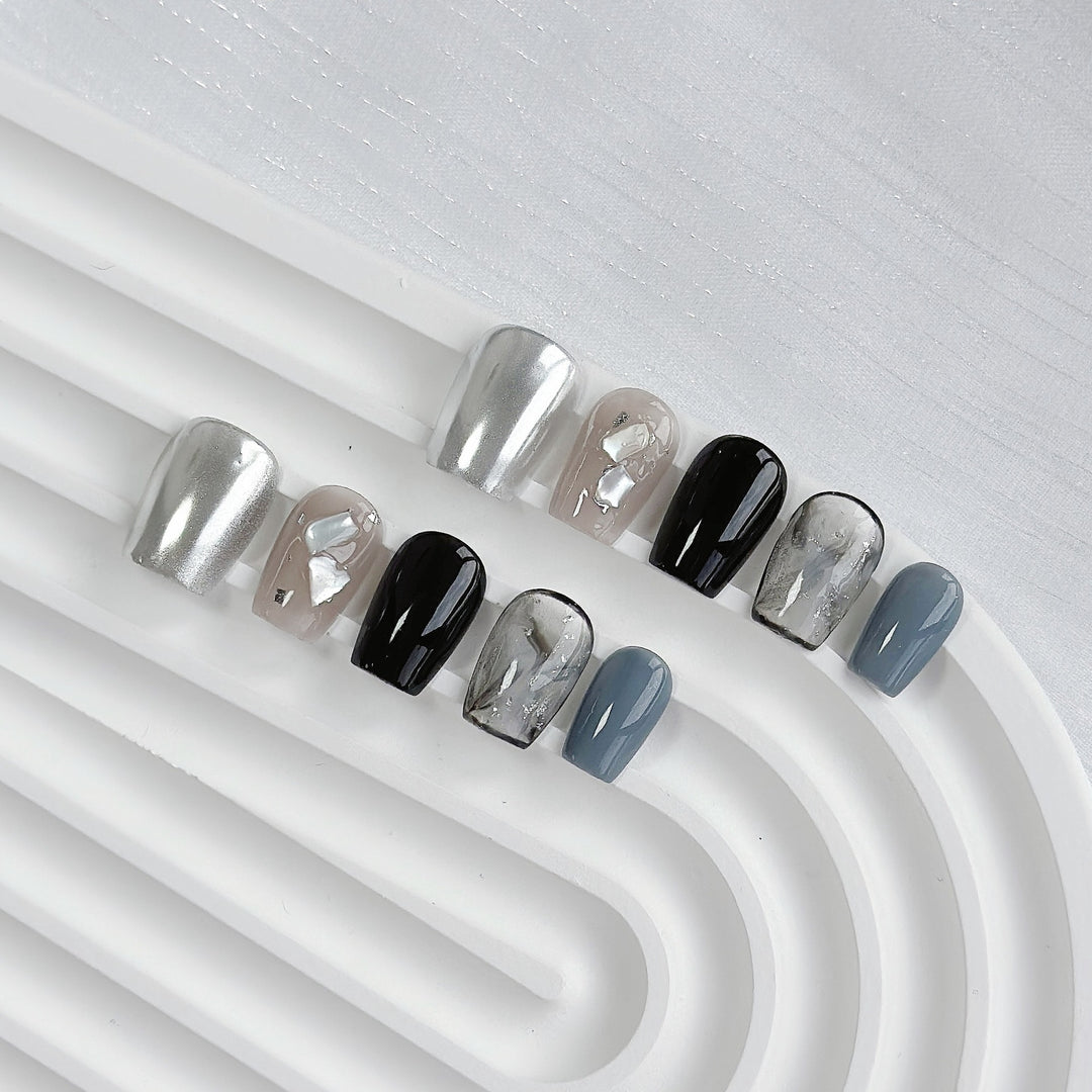 Designer Press-On Nail Art Set mit metallischen und marmorierten Akzenten