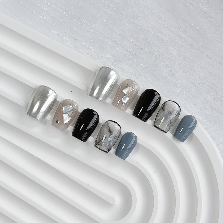 Designer Press-On Nail Art Set mit metallischen und marmorierten Akzenten