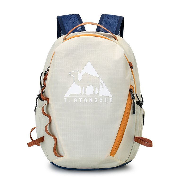 Abenteuerbereite Wandertagesrucksack