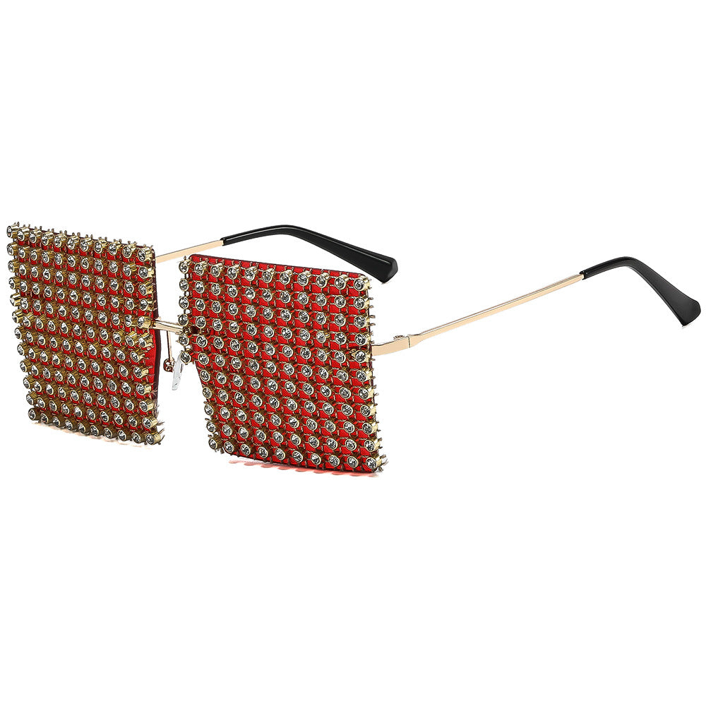 Damen Sonnenbrille mit funkelndem Kristallrahmen und auffälligem Strukturdesign Karnz